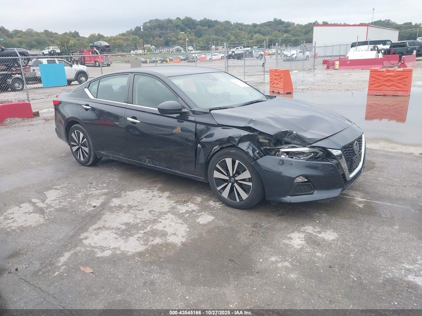 NISSAN ALTIMA SV FWD