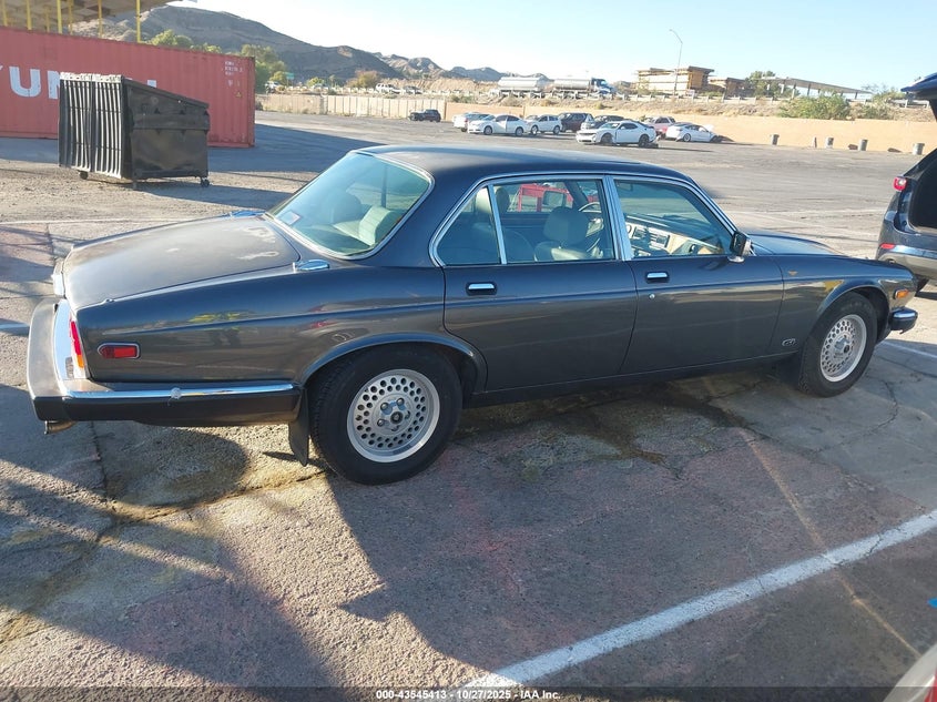 1987 Jaguar Xj6 Sovereign VIN: SAJCL1246HC470166 Lot: 43545413