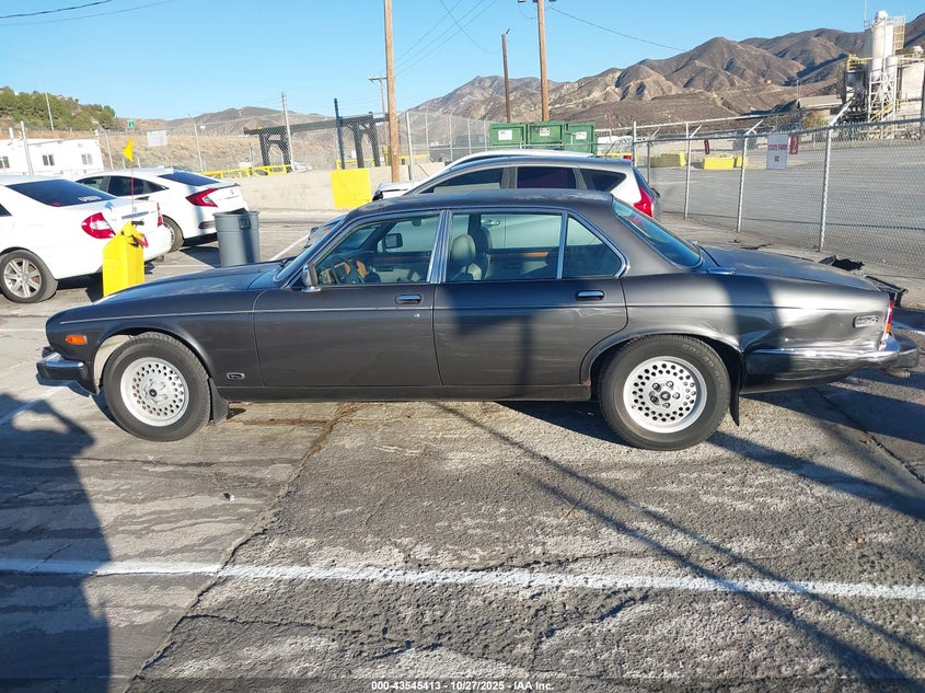 1987 Jaguar Xj6 Sovereign VIN: SAJCL1246HC470166 Lot: 43545413