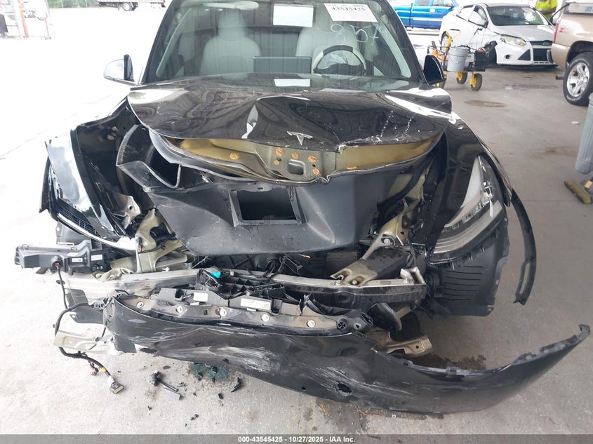 2022 Tesla Model Y Long Range Dual Motor All-Wheel Drive VIN: 7SAYGDEE1NF328579 Lot: 43545425