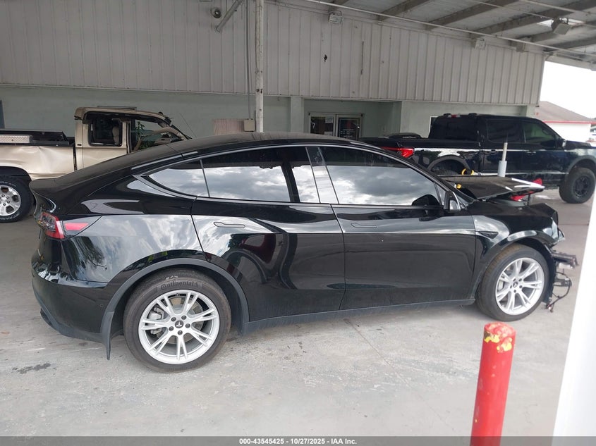 2022 Tesla Model Y Long Range Dual Motor All-Wheel Drive VIN: 7SAYGDEE1NF328579 Lot: 43545425