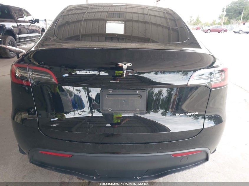 2022 Tesla Model Y Long Range Dual Motor All-Wheel Drive VIN: 7SAYGDEE1NF328579 Lot: 43545425