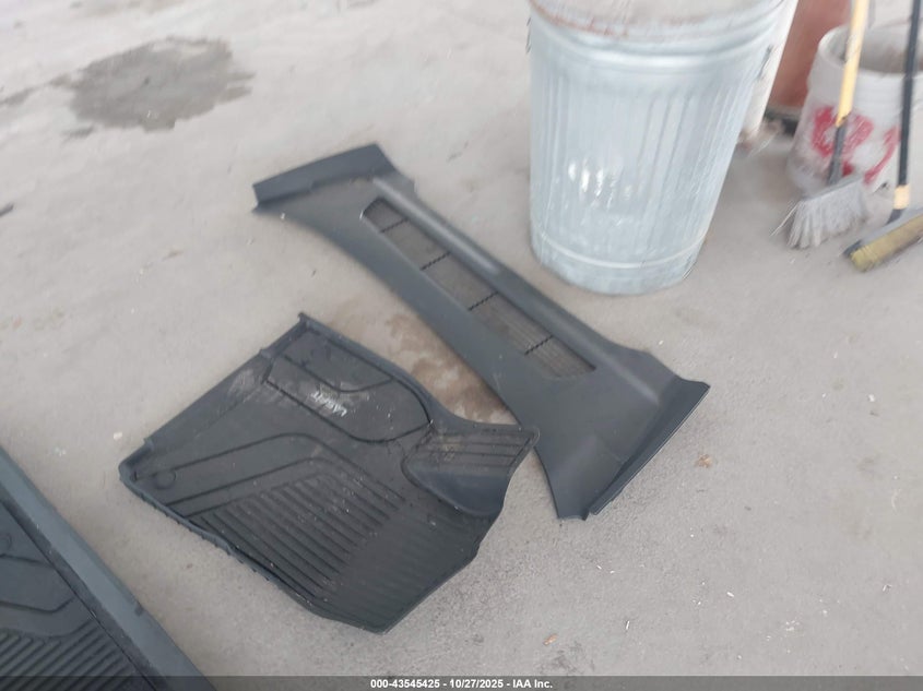 2022 Tesla Model Y Long Range Dual Motor All-Wheel Drive VIN: 7SAYGDEE1NF328579 Lot: 43545425