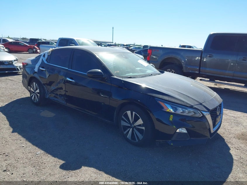 NISSAN ALTIMA SV FWD