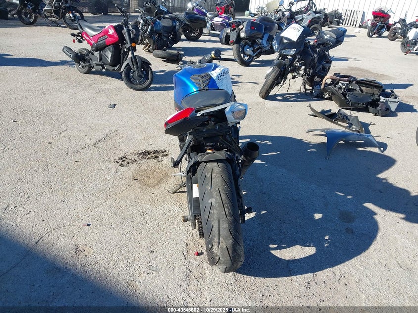 2014 Suzuki Gsx-R750 VIN: JS1GR7MA2E2100624 Lot: 43545662