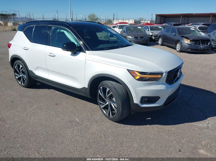 VOLVO XC40 T5 R-DESIGN