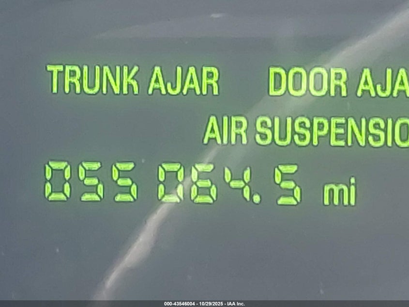 2000 Lincoln Town Car Executive VIN: 1LNHM81W9YY820577 Lot: 43546004