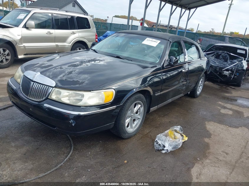 2000 Lincoln Town Car Executive