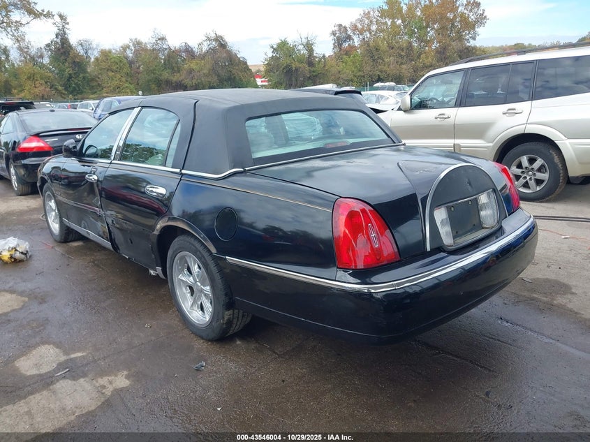 2000 Lincoln Town Car Executive