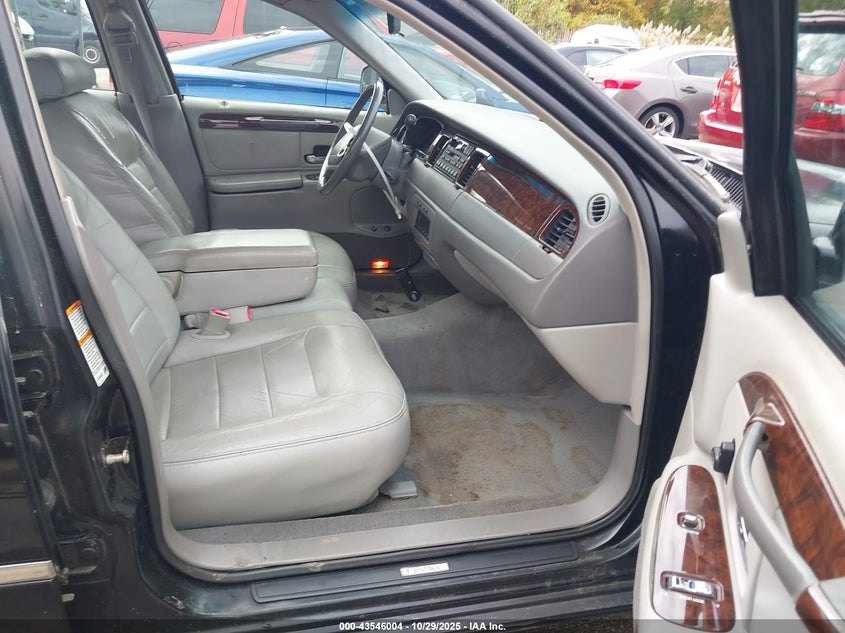 2000 Lincoln Town Car Executive