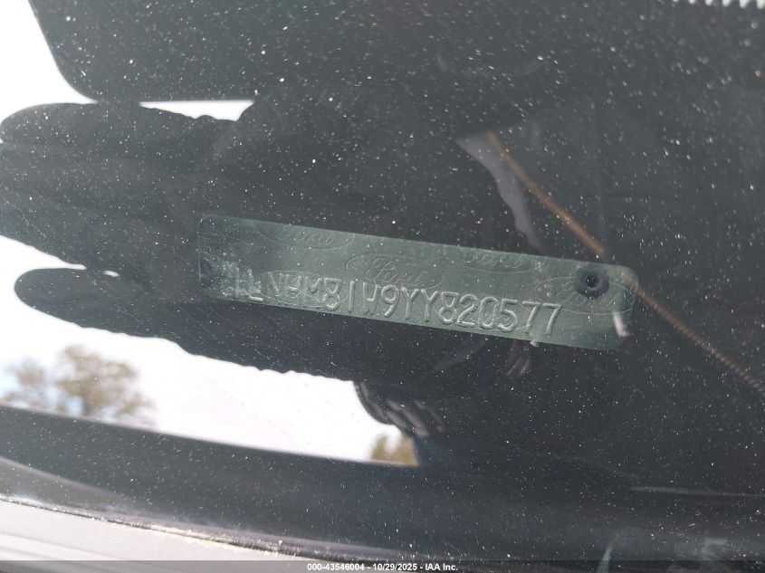 2000 Lincoln Town Car Executive VIN: 1LNHM81W9YY820577 Lot: 43546004