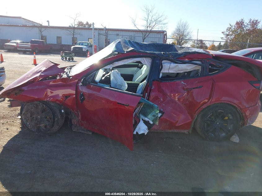 2022 Tesla Model Y Long Range Dual Motor All-Wheel Drive VIN: 7SAYGAEE1NF359524 Lot: 43546204