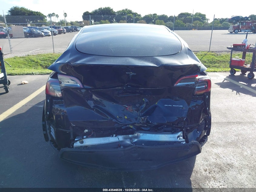 2024 Tesla Model Y Performance Dual Motor All-Wheel Drive VIN: 7SAYGDEF7RF042587 Lot: 43546539