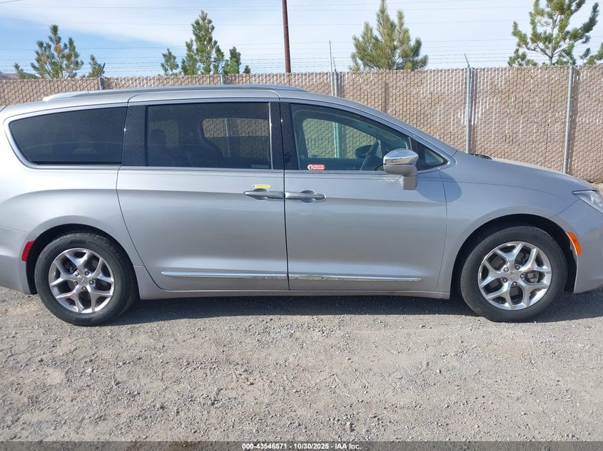 2018 Chrysler Pacifica Limited VIN: 2C4RC1GGXJR272568 Lot: 43546571