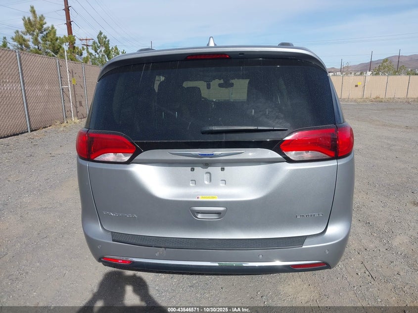 2018 Chrysler Pacifica Limited VIN: 2C4RC1GGXJR272568 Lot: 43546571