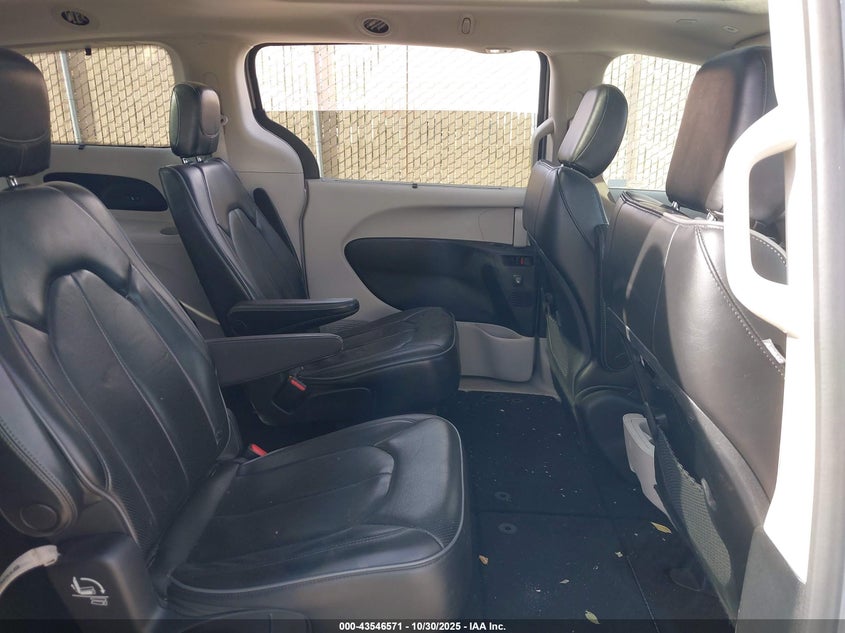 2018 Chrysler Pacifica Limited VIN: 2C4RC1GGXJR272568 Lot: 43546571