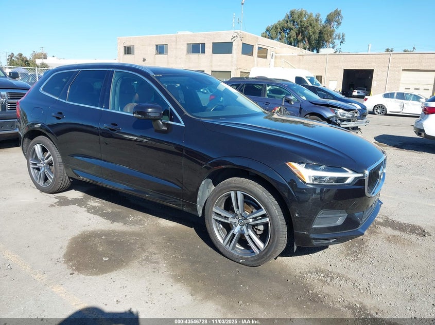 VOLVO XC60 T5 MOMENTUM