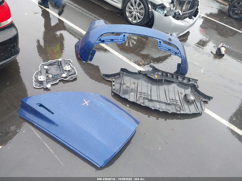 2024 Tesla Model 3 Long Range Dual Motor All-Wheel Drive VIN: 5YJ3E1EB8RF815107 Lot: 43546744