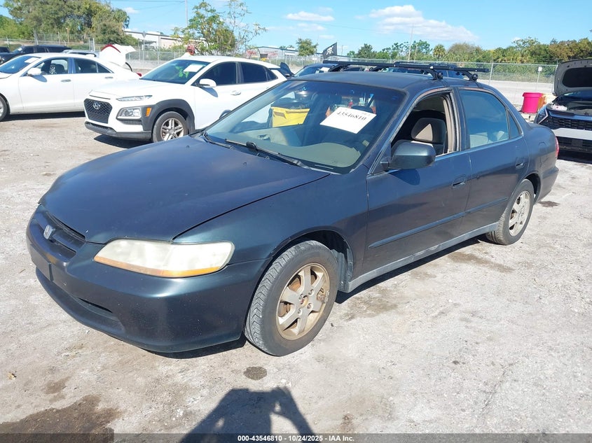 1HGCG5679YA068637 2000 HONDA ACCORD photo no. 2