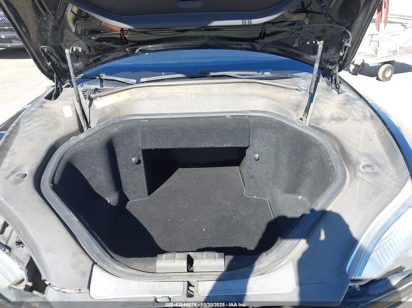 2014 Tesla Model S P85 VIN: 5YJSA1H11EFP33207 Lot: 43546875