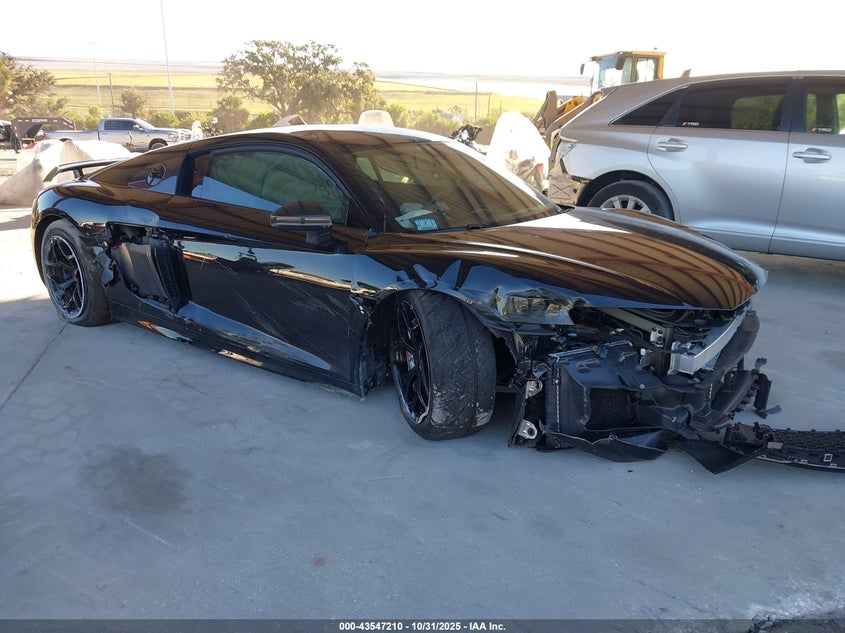 AUDI R8 5.2 V10 PLUS