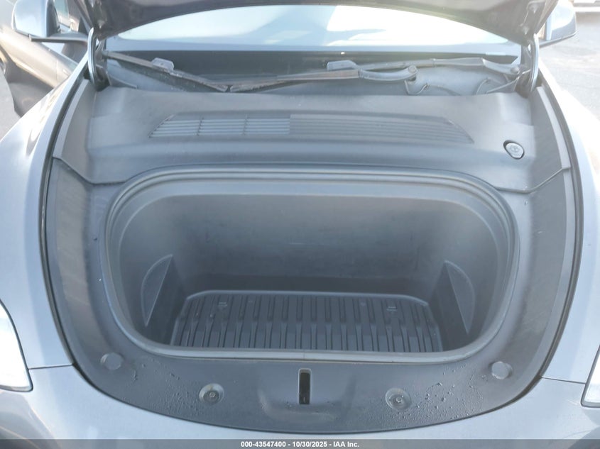 2020 Tesla Model Y Long Range Dual Motor All-Wheel Drive VIN: 5YJYGDEE4LF011180 Lot: 43547400