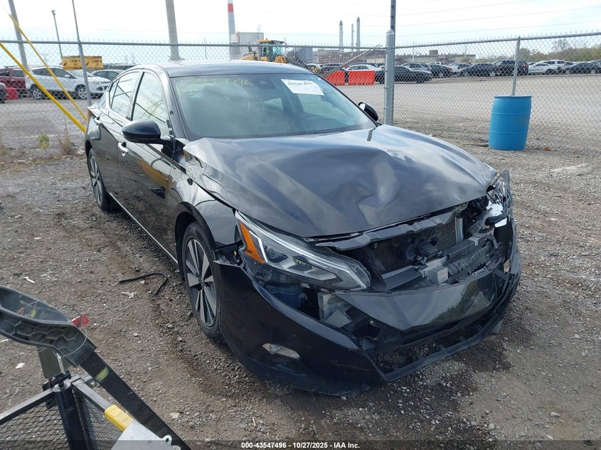 NISSAN ALTIMA SV FWD