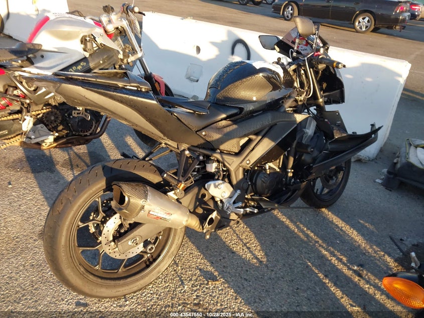 2021 Yamaha Yzfr3 A VIN: MH3RH18Y2MK005888 Lot: 43547550