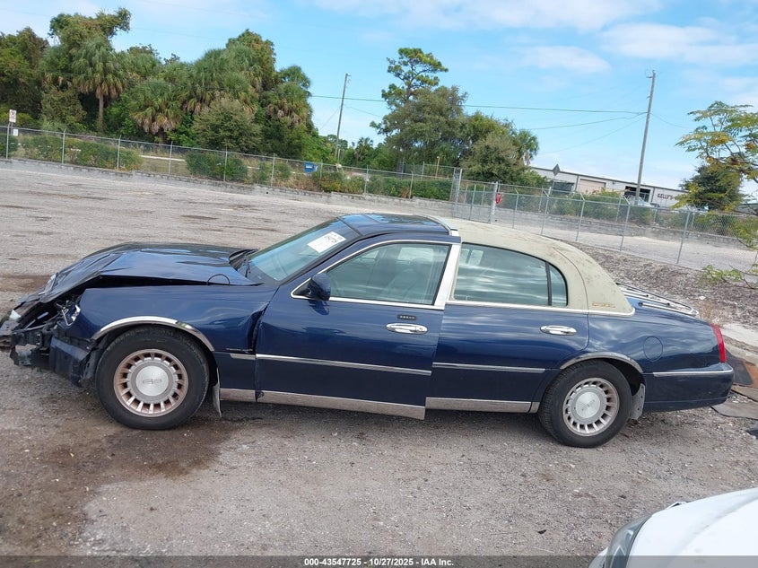2002 Lincoln Town Car Executive VIN: 1LNHM81W52Y671124 Lot: 43547725