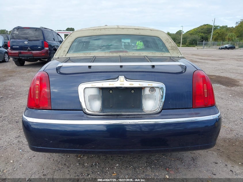 2002 Lincoln Town Car Executive VIN: 1LNHM81W52Y671124 Lot: 43547725