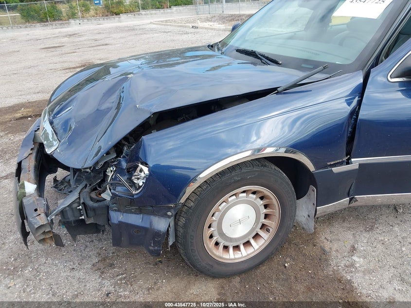 2002 Lincoln Town Car Executive VIN: 1LNHM81W52Y671124 Lot: 43547725