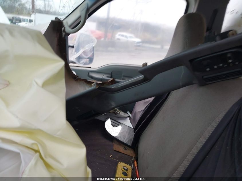 2001 Ford F-550 Xl/Xlt VIN: 1FDAF57S01ED14819 Lot: 43547732