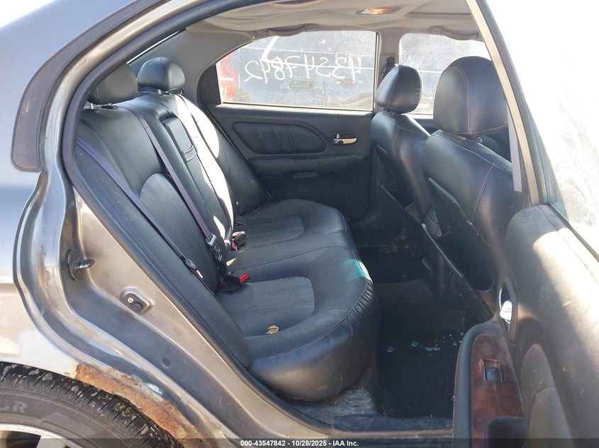 2002 Hyundai Sonata Gls/Lx VIN: KMHWF35H22A638266 Lot: 43547842