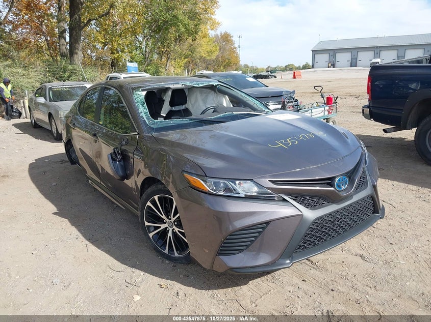TOYOTA CAMRY HYBRID SE HYBRID
