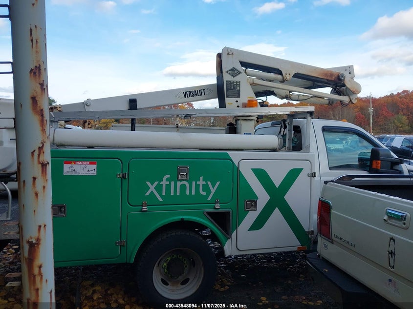 2015 Ford F-450 Chassis Xl VIN: 1FDUF4HY7FEB25747 Lot: 43548094