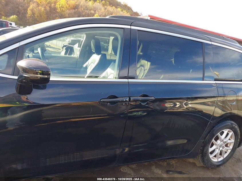 2022 Chrysler Pacifica Touring L VIN: 2C4RC1BG8NR128241 Lot: 43548378