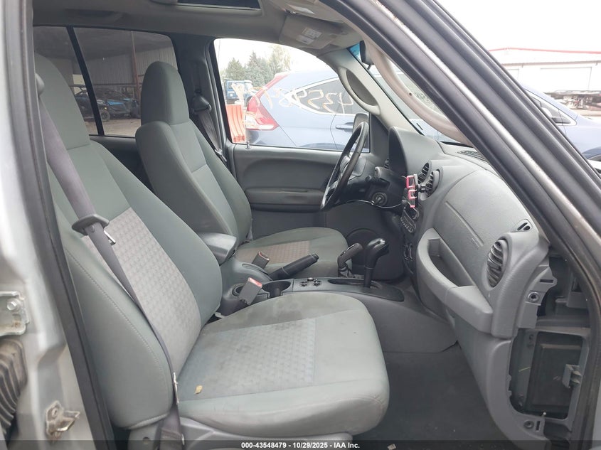 1J4GL48K55W520549 2005 JEEP LIBERTY (NORTH AMERICA) photo no. 5