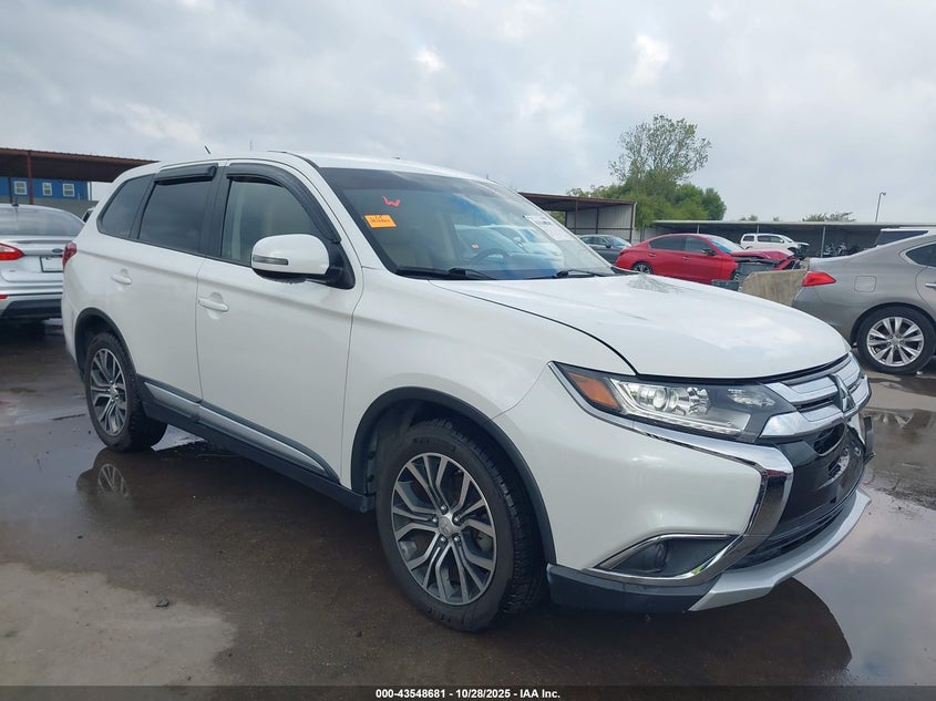 MITSUBISHI OUTLANDER SE