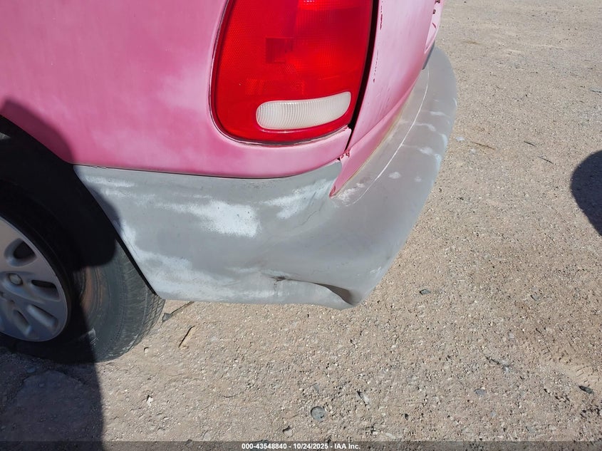 2000 Chrysler Voyager VIN: 2C4FJ25BXYR881370 Lot: 43548840