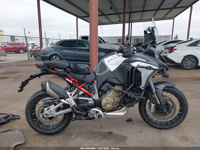 2022 Ducati Multistrada V4/V4S/V4 S Sport VIN: ZDMAALVWXNB014228 Lot: 43548980