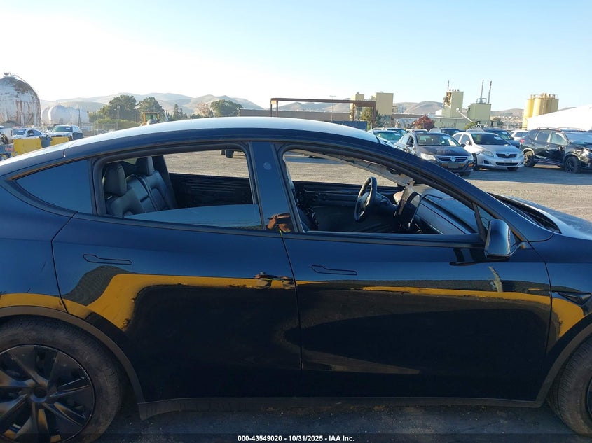 2025 Tesla Model Y Long Range Dual Motor All-Wheel Drive VIN: 7SAYGAEE5SF216328 Lot: 43549020