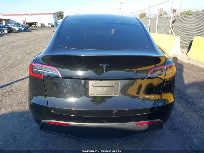 2025 Tesla Model Y Long Range Dual Motor All-Wheel Drive VIN: 7SAYGAEE5SF216328 Lot: 43549020