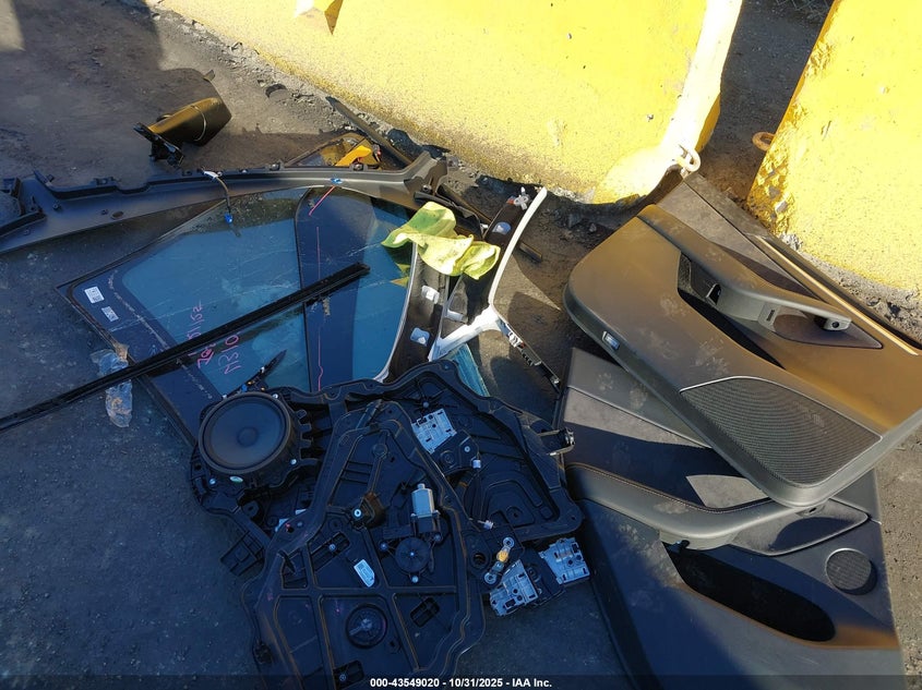 2025 Tesla Model Y Long Range Dual Motor All-Wheel Drive VIN: 7SAYGAEE5SF216328 Lot: 43549020