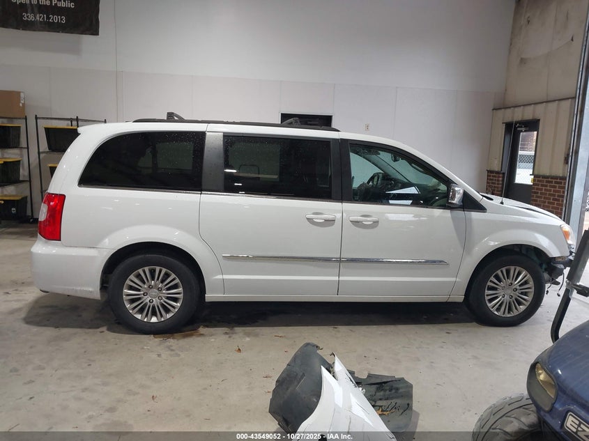 2015 Chrysler Town & Country Touring-L VIN: 2C4RC1CG9FR619949 Lot: 43549052