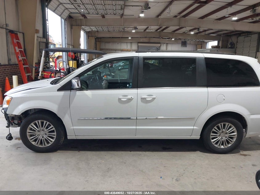 2015 Chrysler Town & Country Touring-L VIN: 2C4RC1CG9FR619949 Lot: 43549052