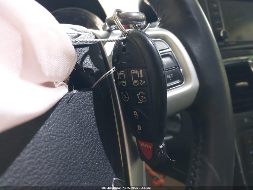 2015 Chrysler Town & Country Touring-L VIN: 2C4RC1CG9FR619949 Lot: 43549052