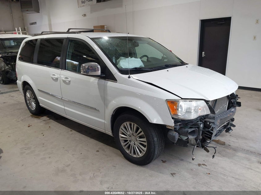 CHRYSLER TOWN & COUNTRY 2015. Lot# 43549052. VIN 2C4RC1CG9FR619949. Photo 1