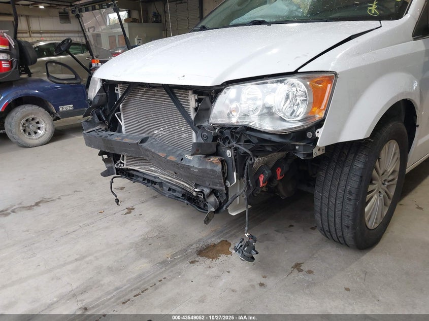 2015 Chrysler Town & Country Touring-L VIN: 2C4RC1CG9FR619949 Lot: 43549052