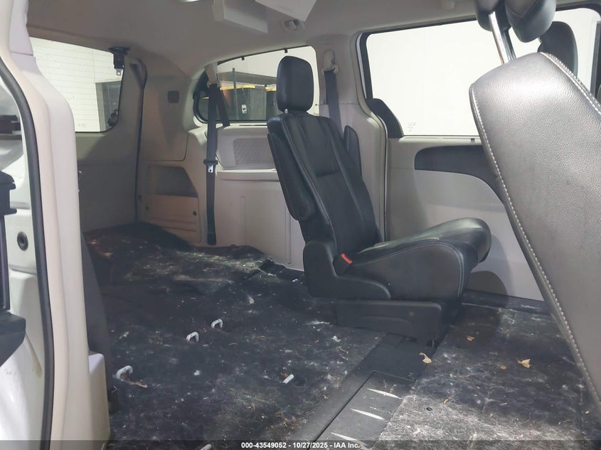 2015 Chrysler Town & Country Touring-L VIN: 2C4RC1CG9FR619949 Lot: 43549052