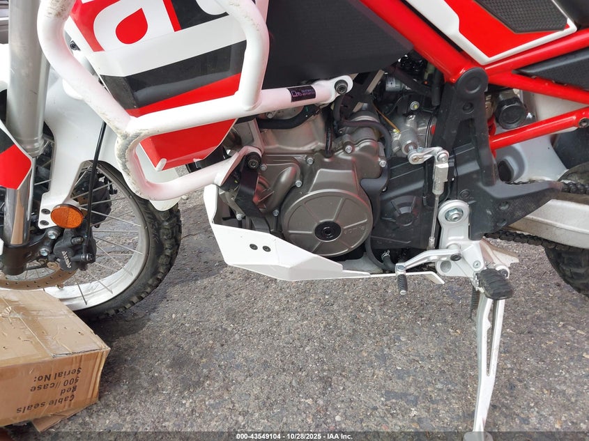 ZD4XBUA01RS002053 2024 APRILIA TUAREG photo no. 2